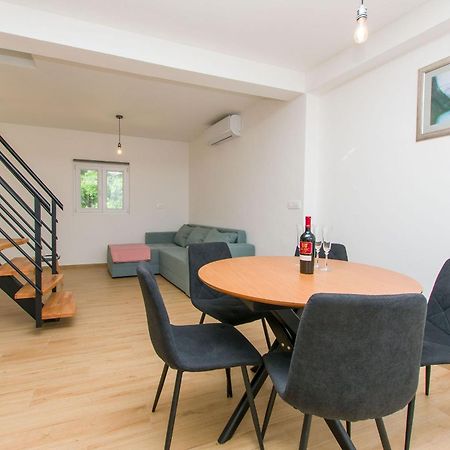 Apartment Petea 오미스 외부 사진