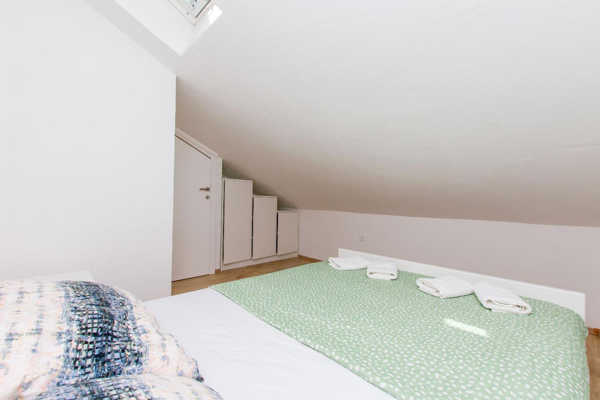 Apartment Petea 오미스 외부 사진