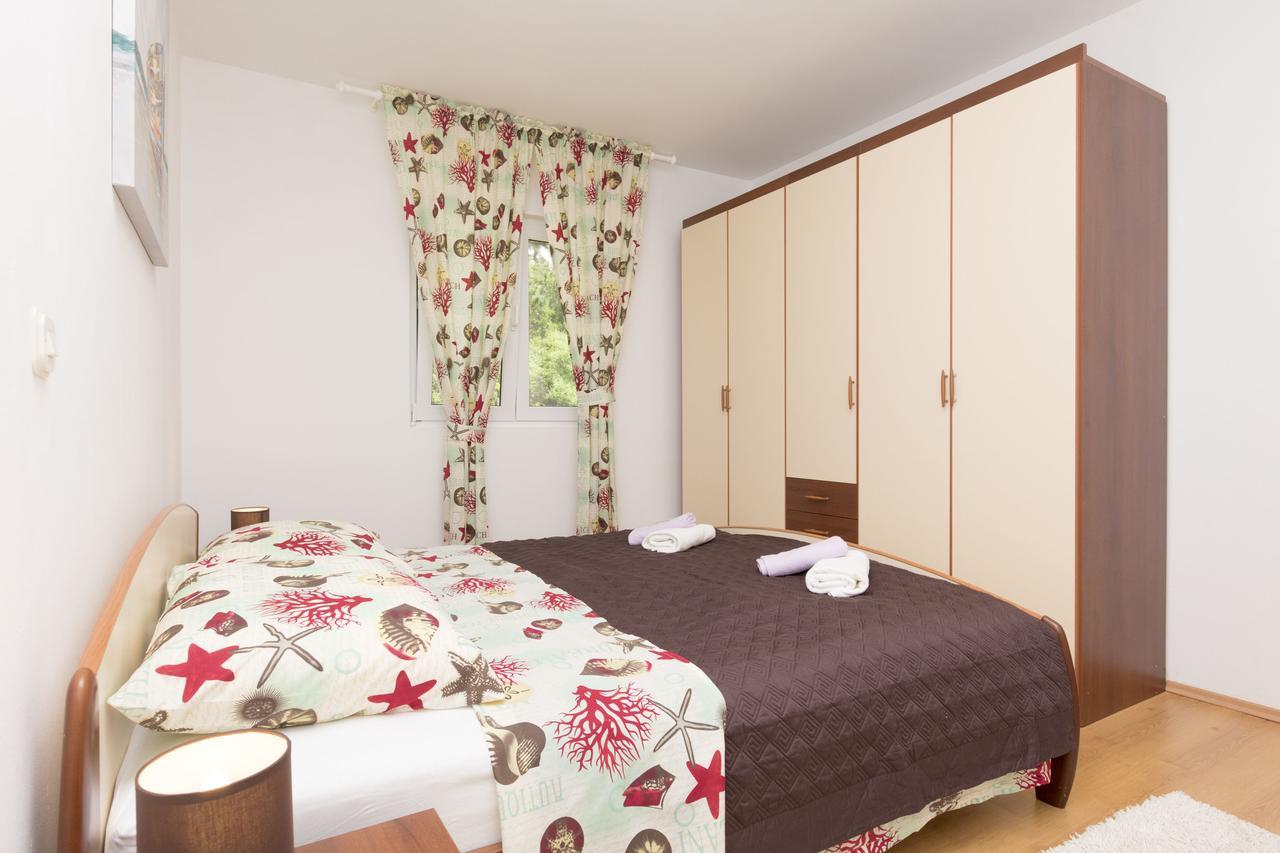 Apartment Petea 오미스 외부 사진