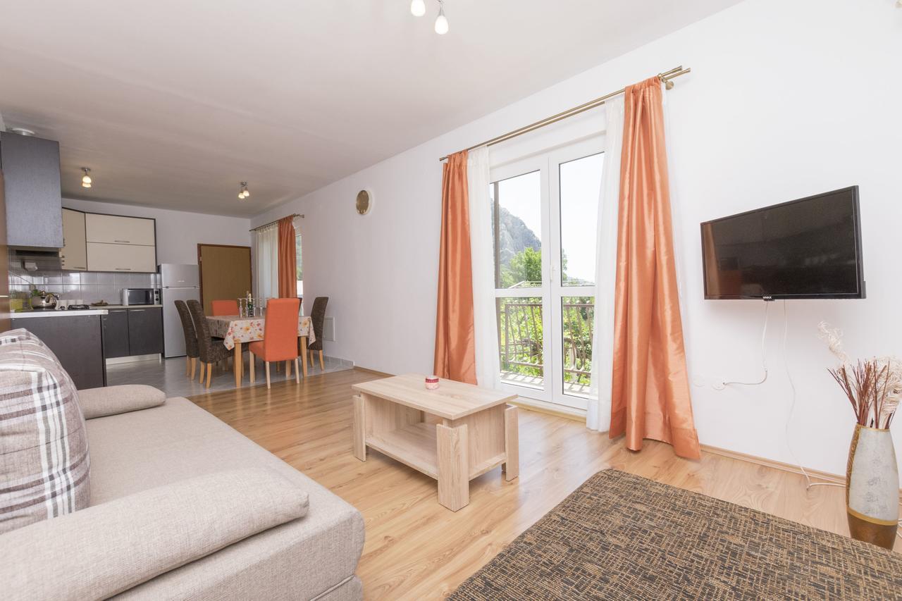 Apartment Petea 오미스 외부 사진