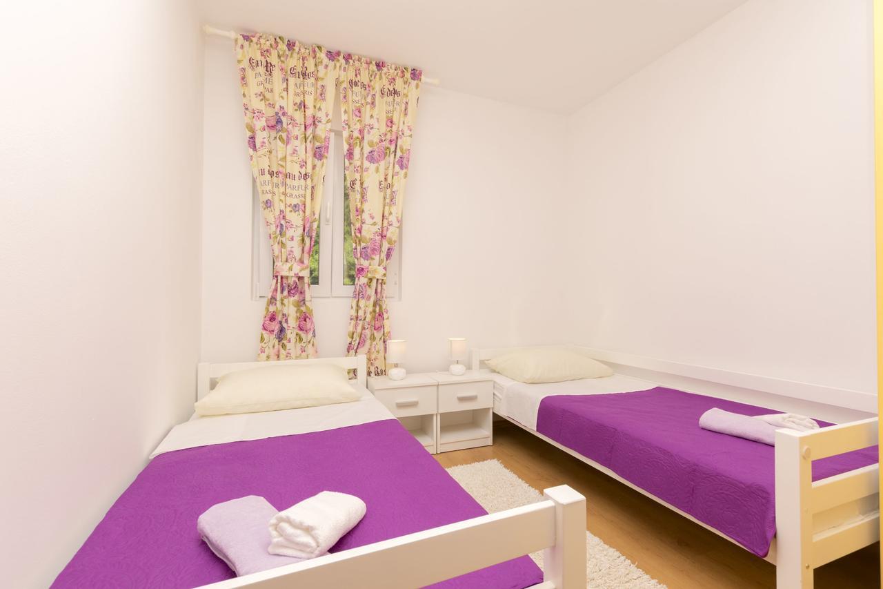 Apartment Petea 오미스 객실 사진