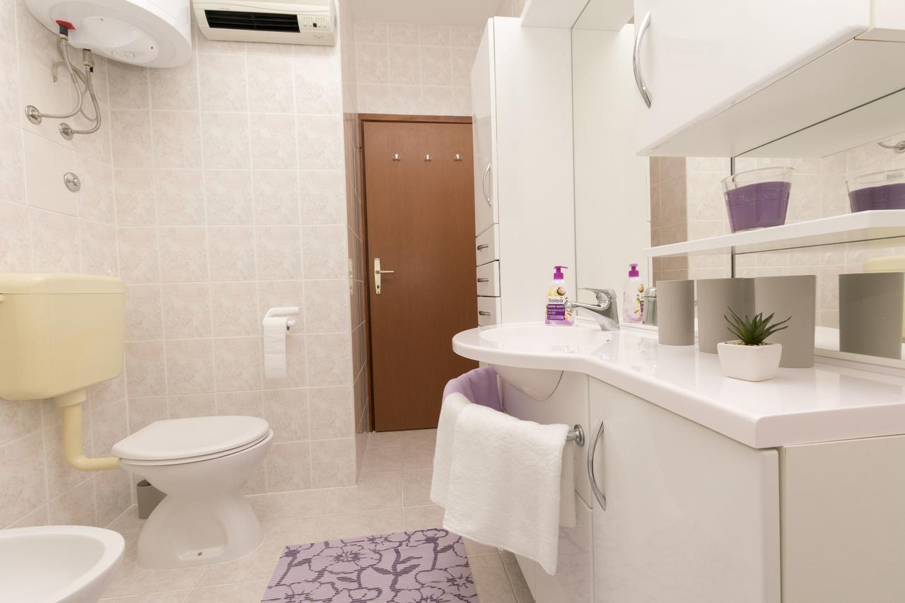 Apartment Petea 오미스 객실 사진