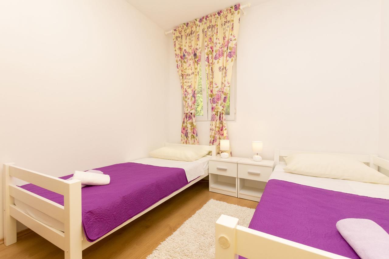 Apartment Petea 오미스 외부 사진