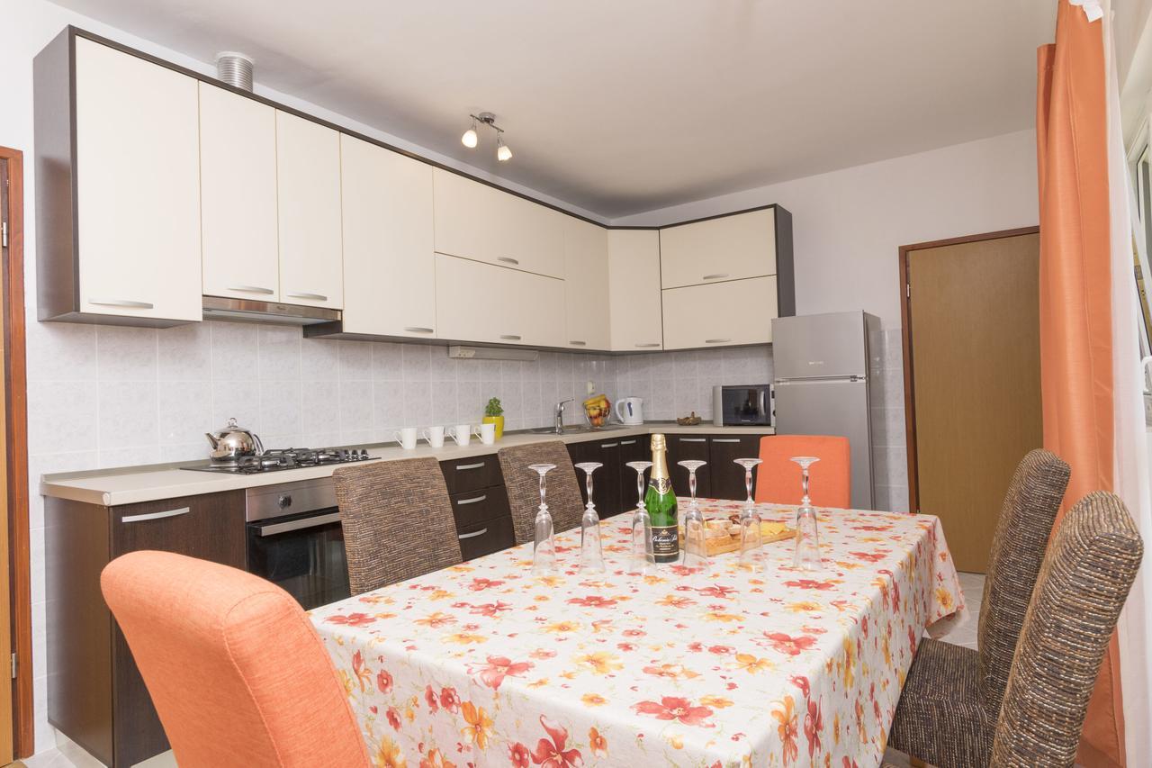 Apartment Petea 오미스 객실 사진