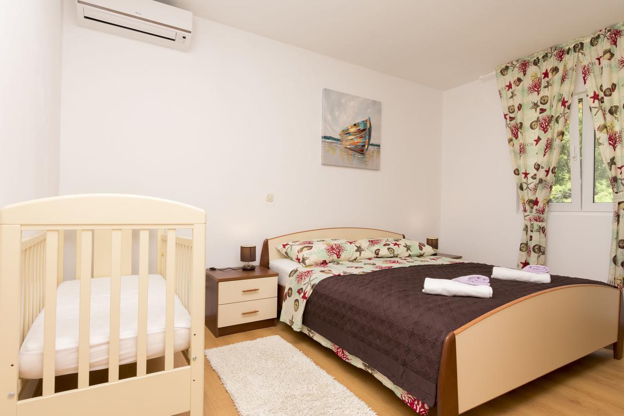 Apartment Petea 오미스 객실 사진