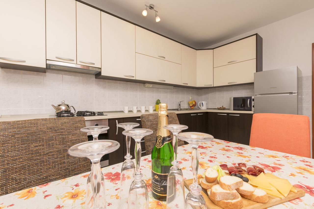 Apartment Petea 오미스 외부 사진